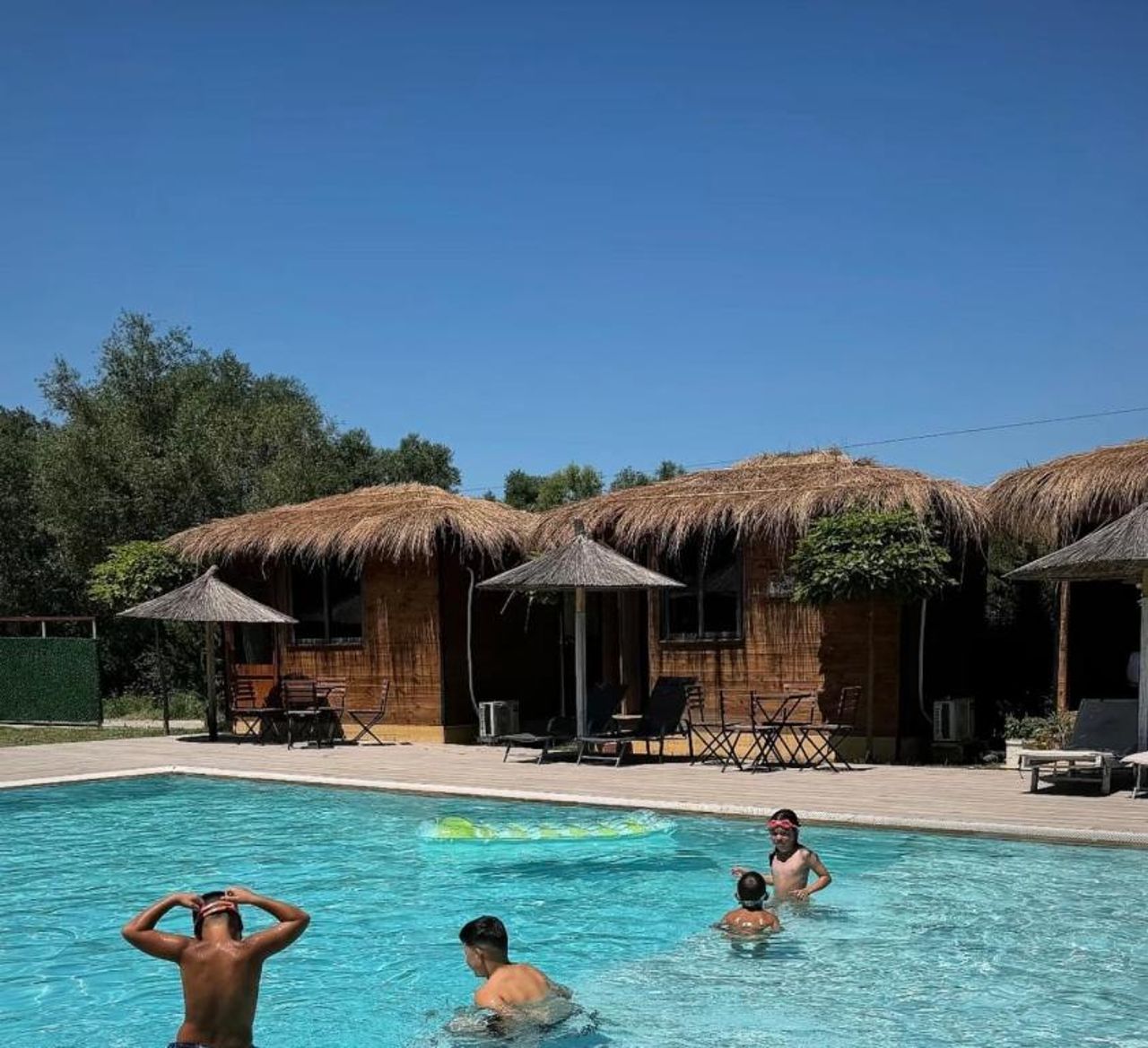 Windmill Shkodra Gesthouse Camping & Grill