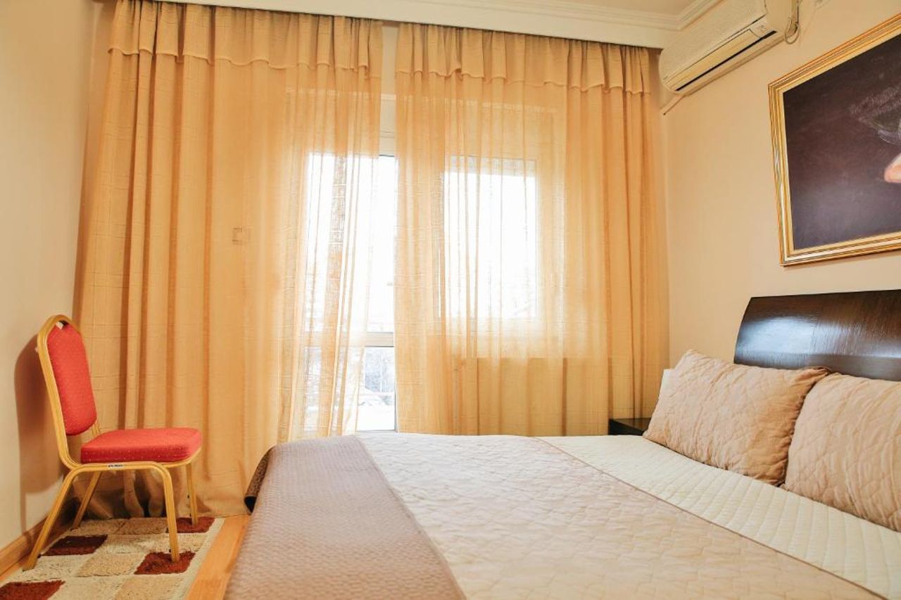 Gold Hotel