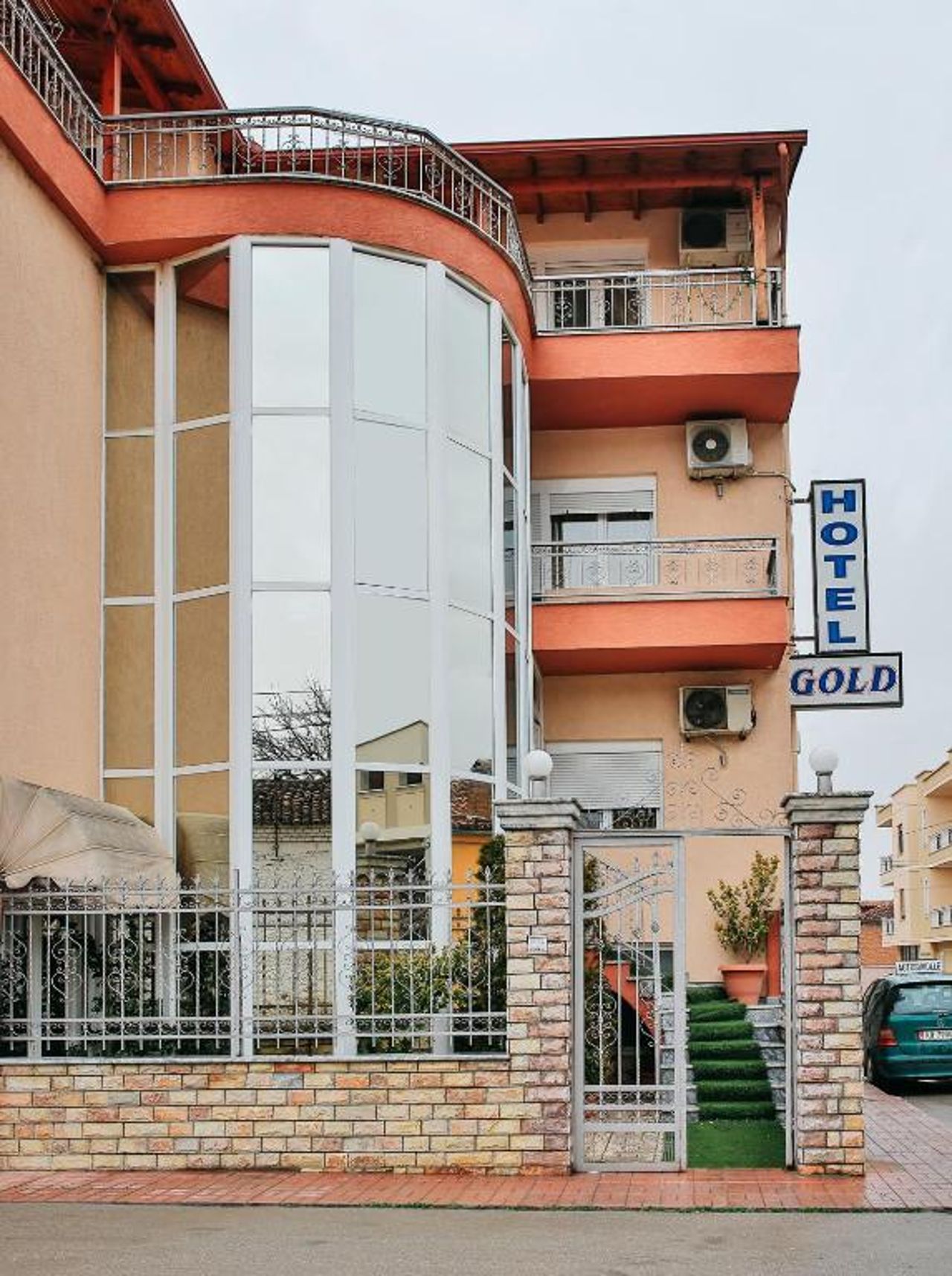 Gold Hotel