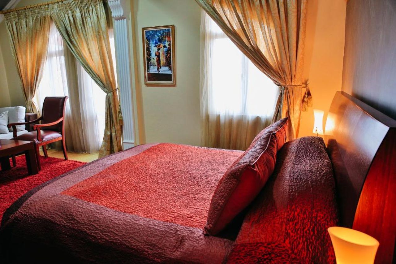 Gold Hotel