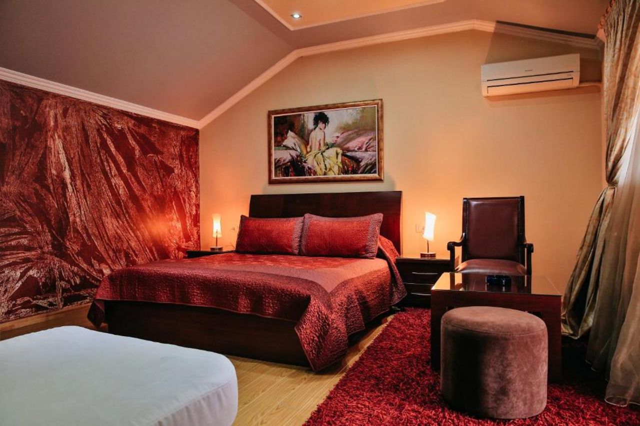 Gold Hotel