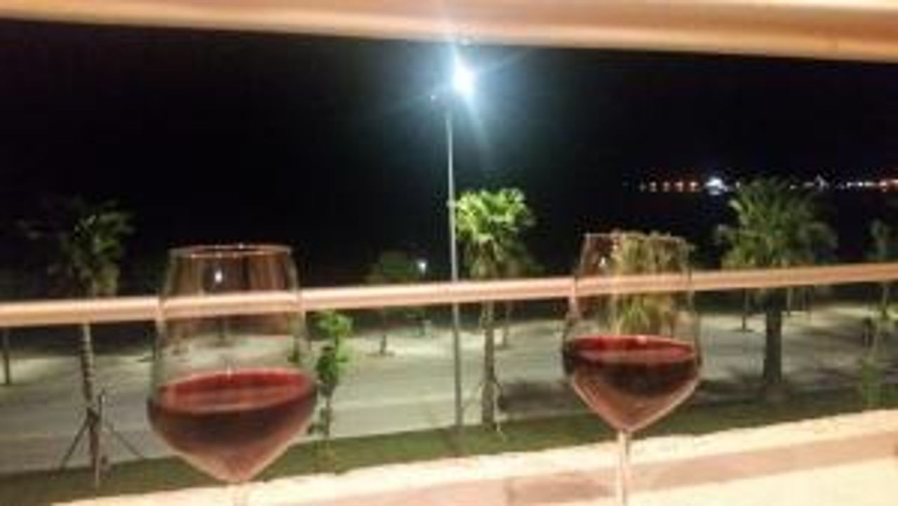 SEAFRONT LUXURY APARTMENT 150 Meter SECURED PARKING