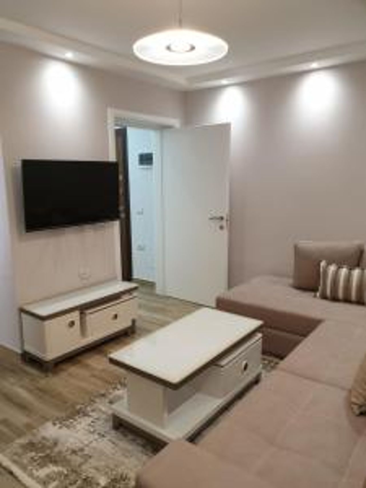 Vacation Apartment near the lake Apartament afer liqenit