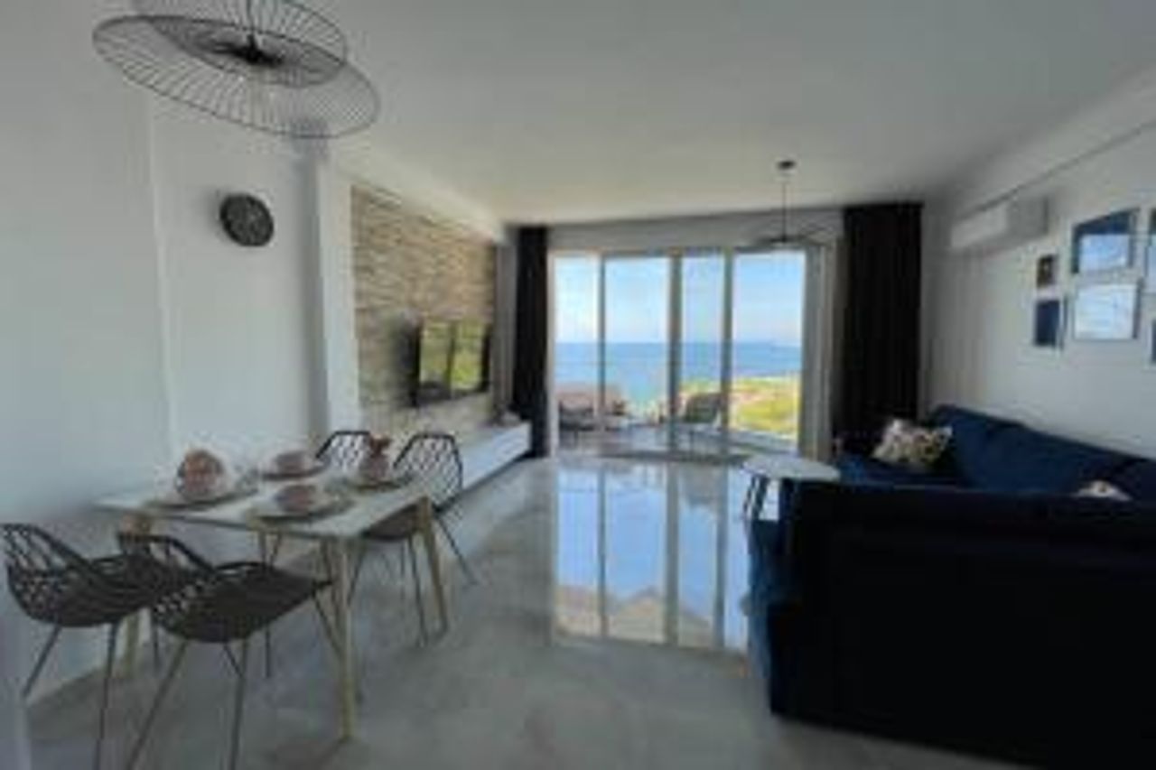 Golden Seaview Apartment