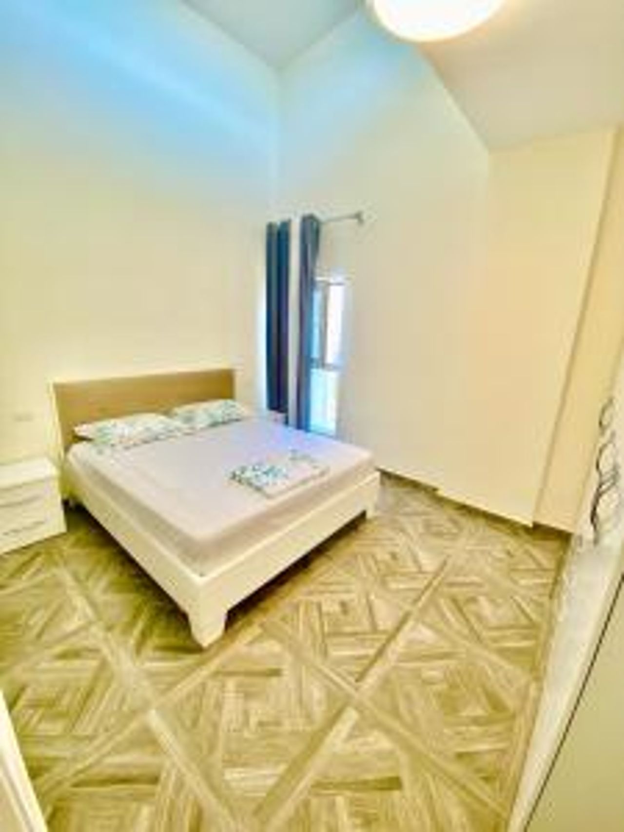 luxury Penthouse shkembi kavajes