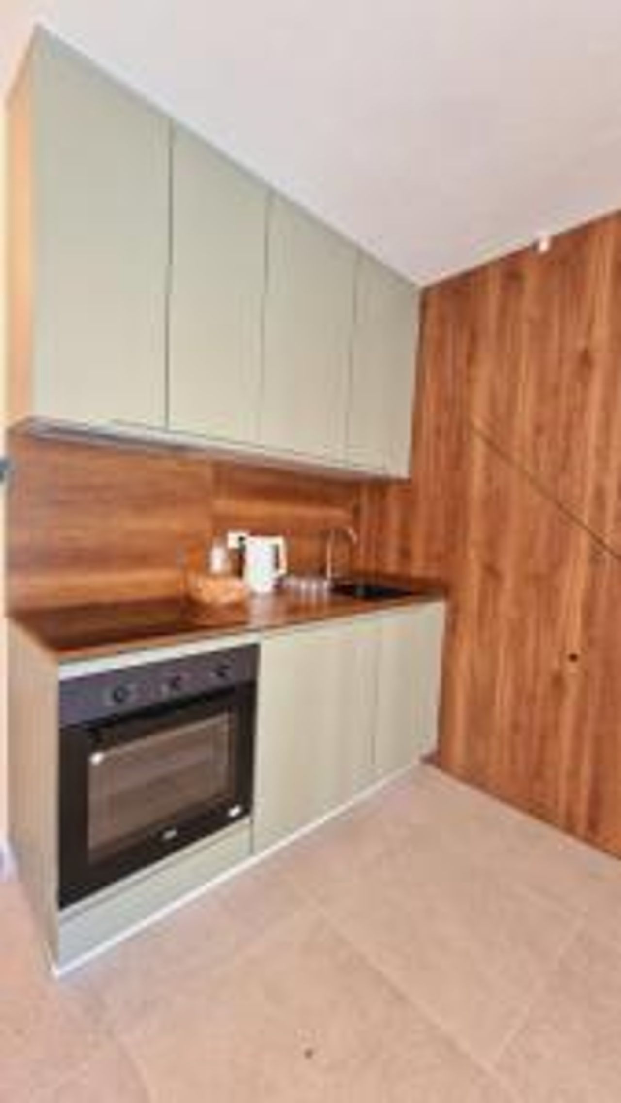 Apartment Qerret with Garden