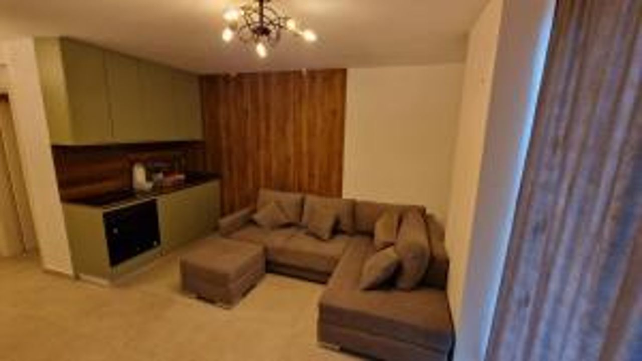Apartment Qerret with Garden