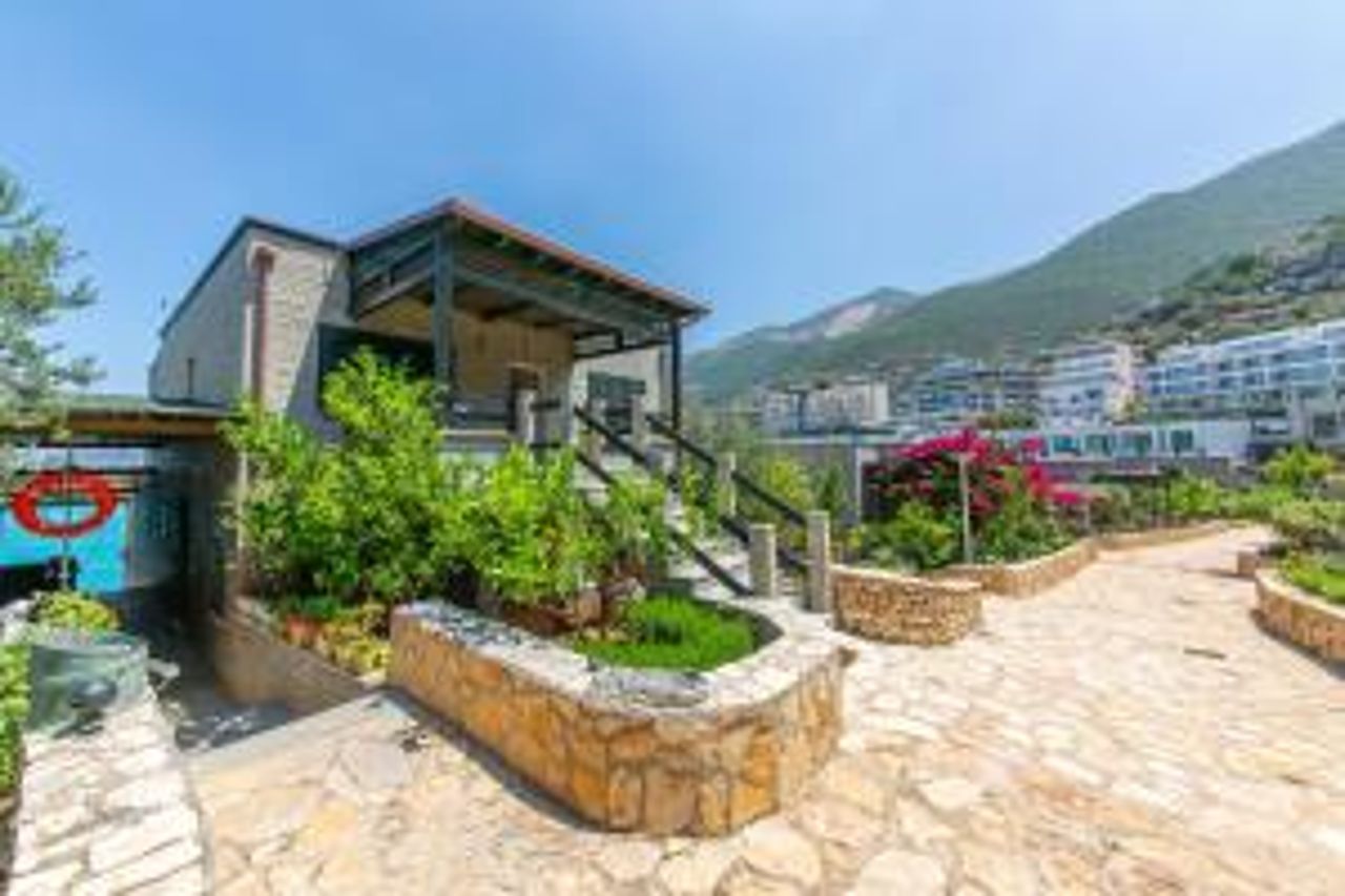 Luxury Villa 2