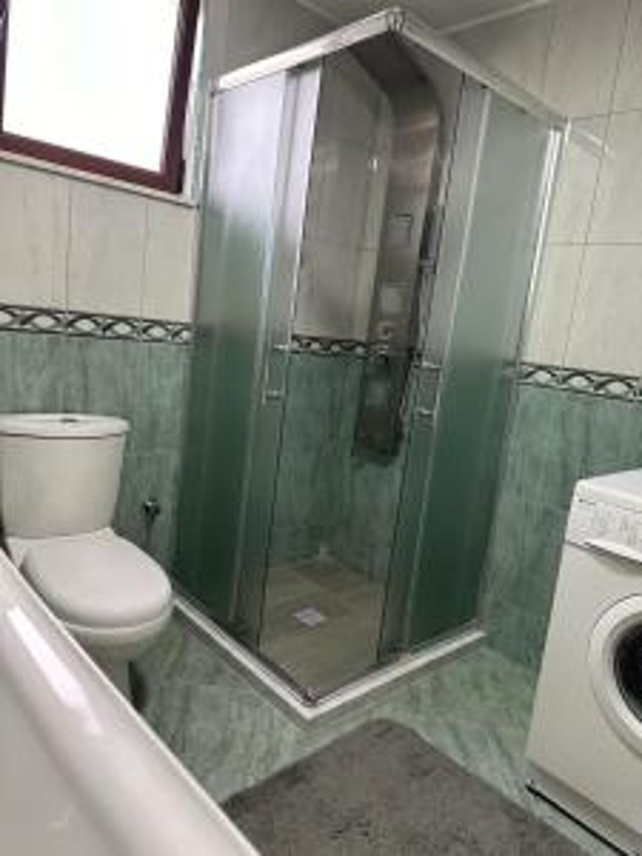 Albanian Gem in Kuçovë