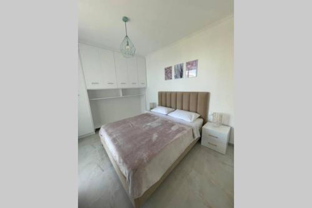 Golden Seaview Apartment