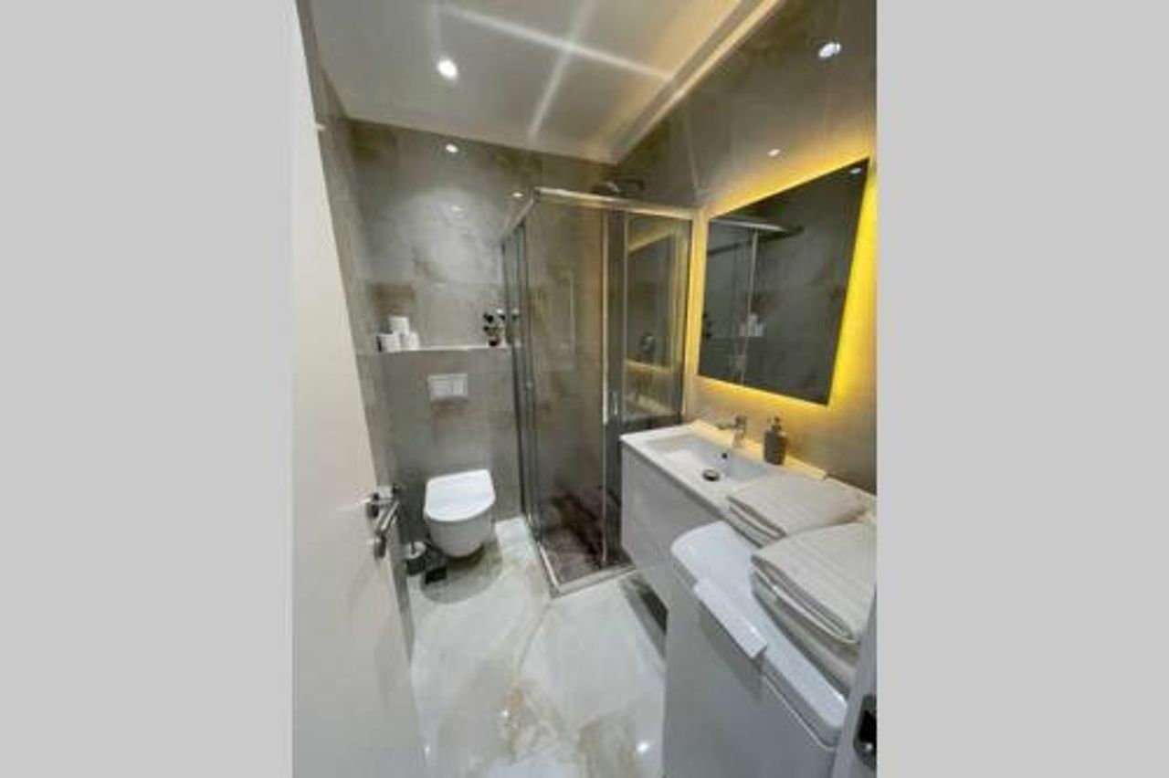Golden Seaview Apartment