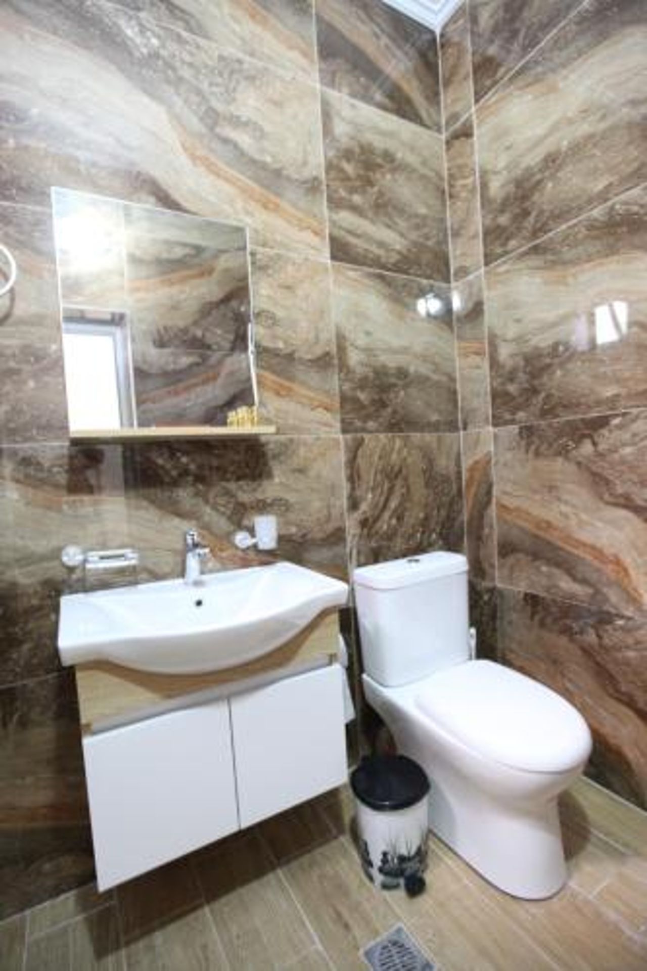Vila Elmazi Fa & Fe