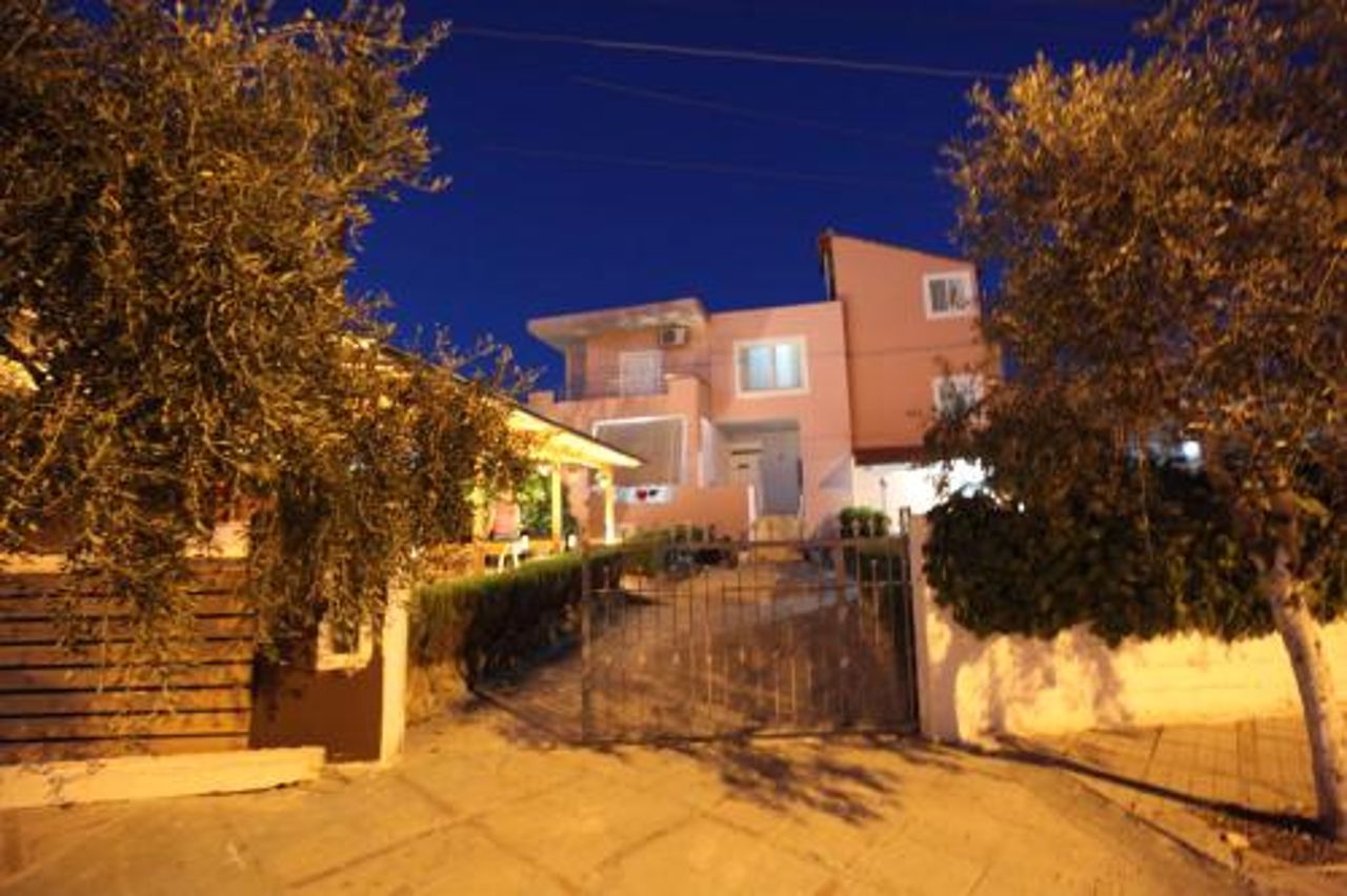 Vila Elmazi Fa & Fe
