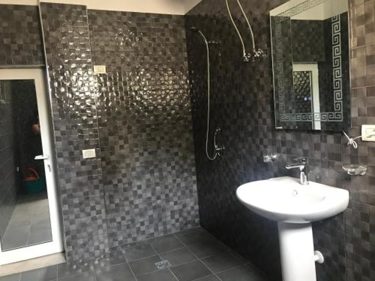 Green house, 1 bedroom & 1 kitchen apartment, located in Elbasan city center