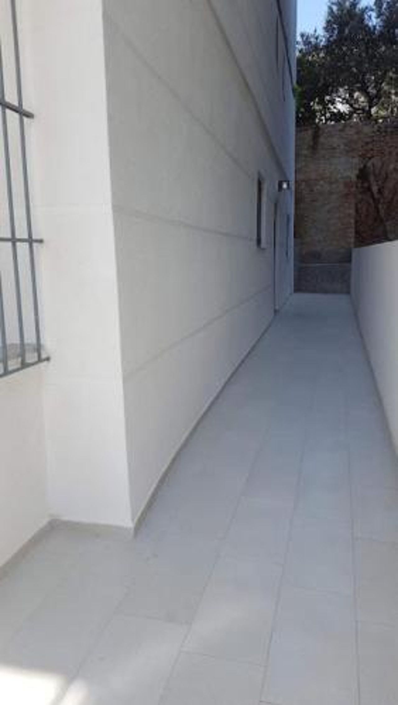 2 bedroom apartment 100m from beach