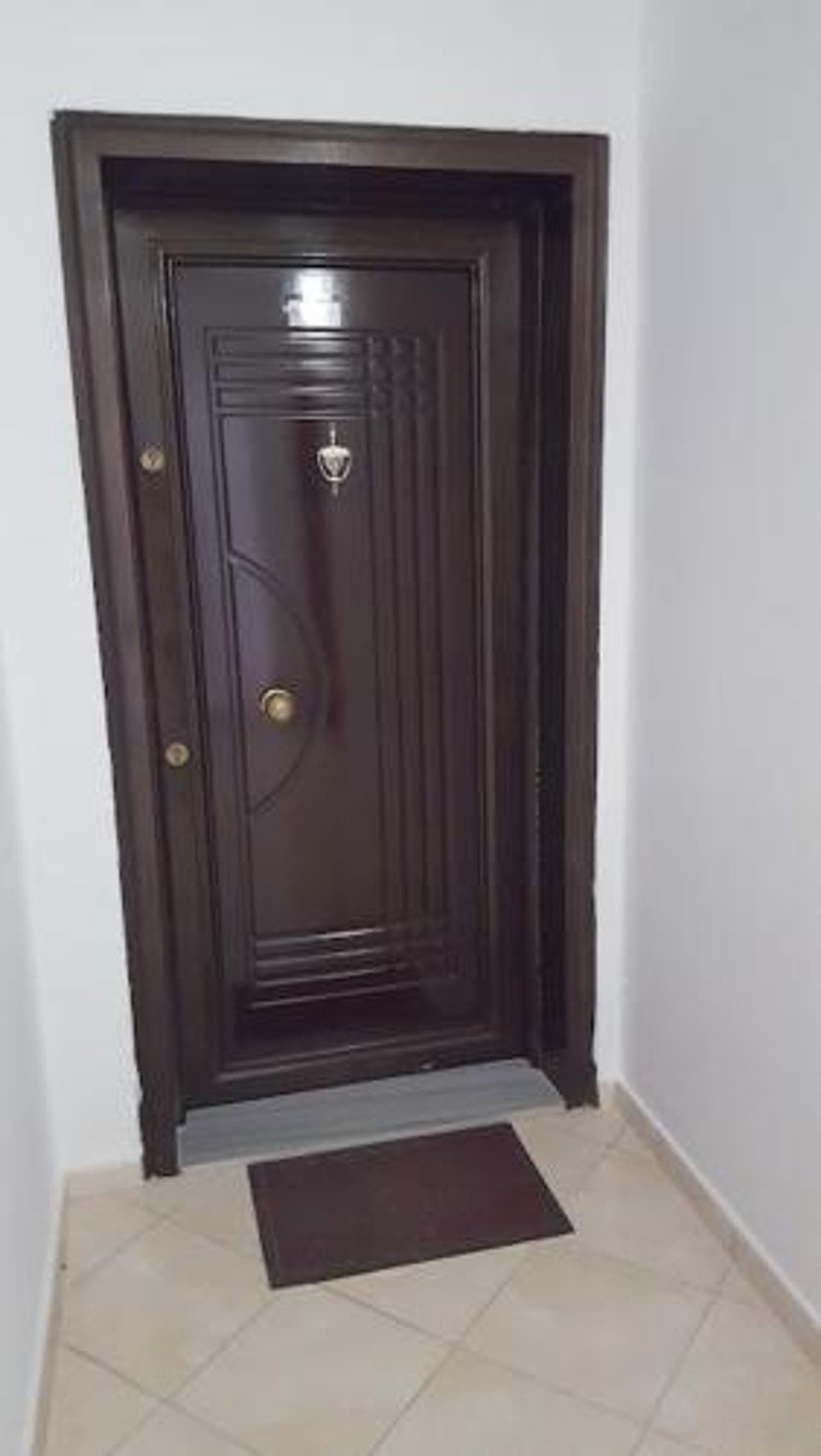 2 bedroom apartment 100m from beach