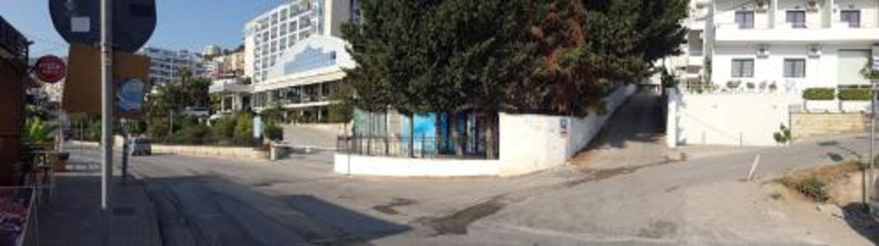 2 bedroom apartment 100m from beach