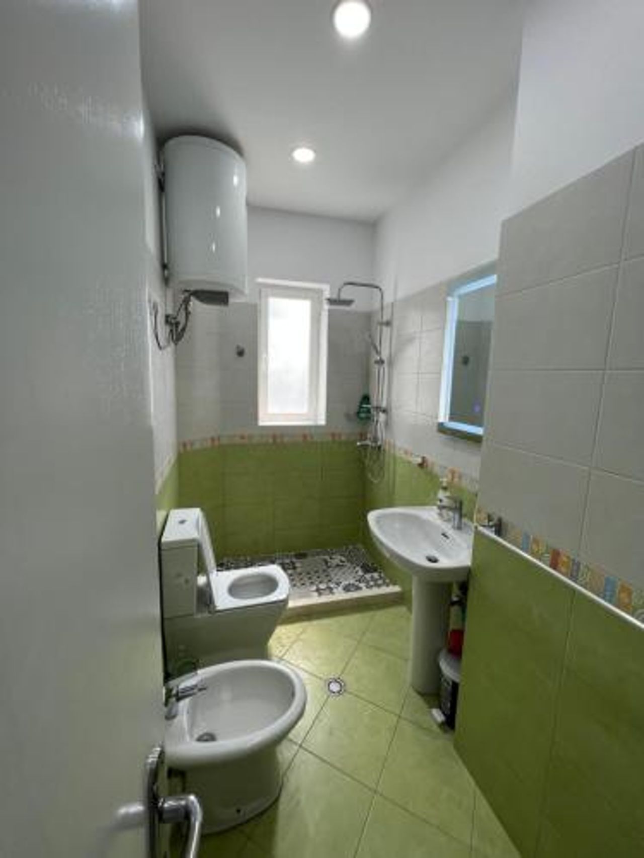 Leti Apartaments 21 Dhjetori SC