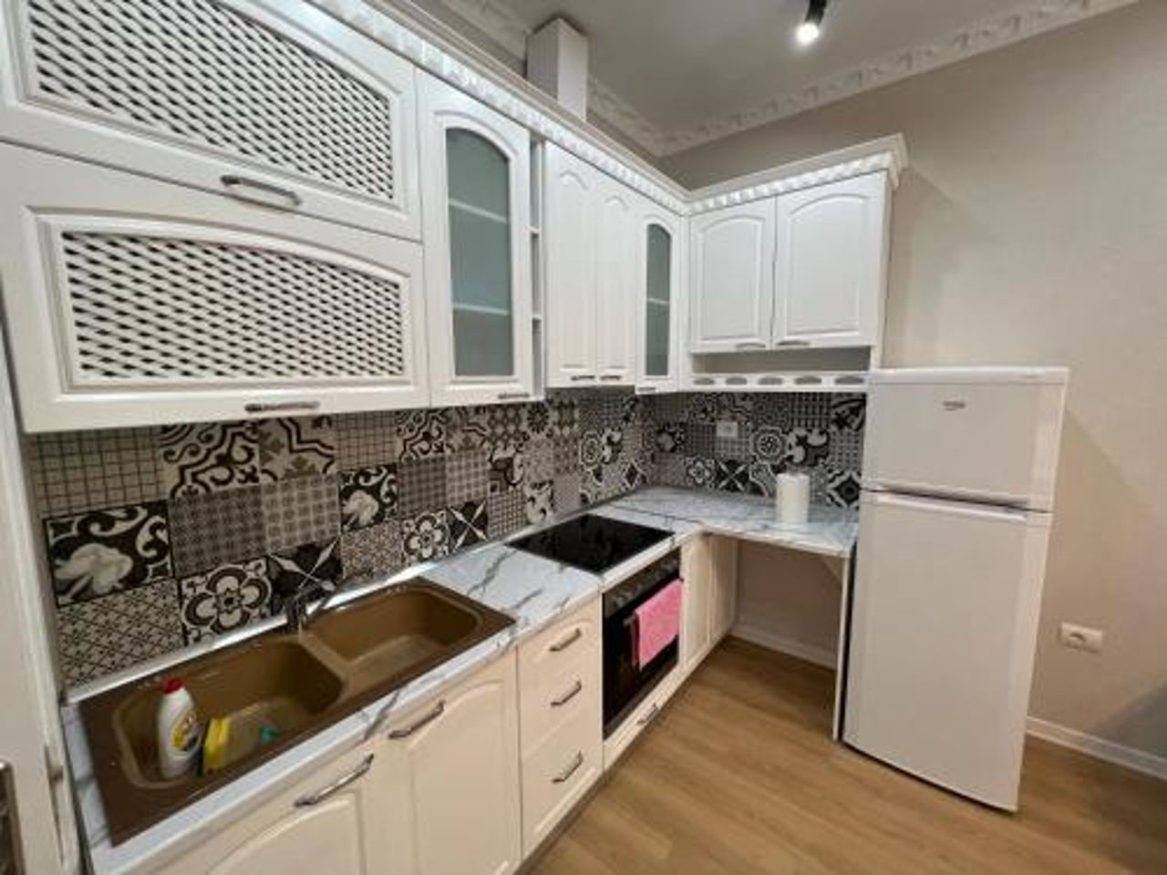 Leti Apartaments 21 Dhjetori SC