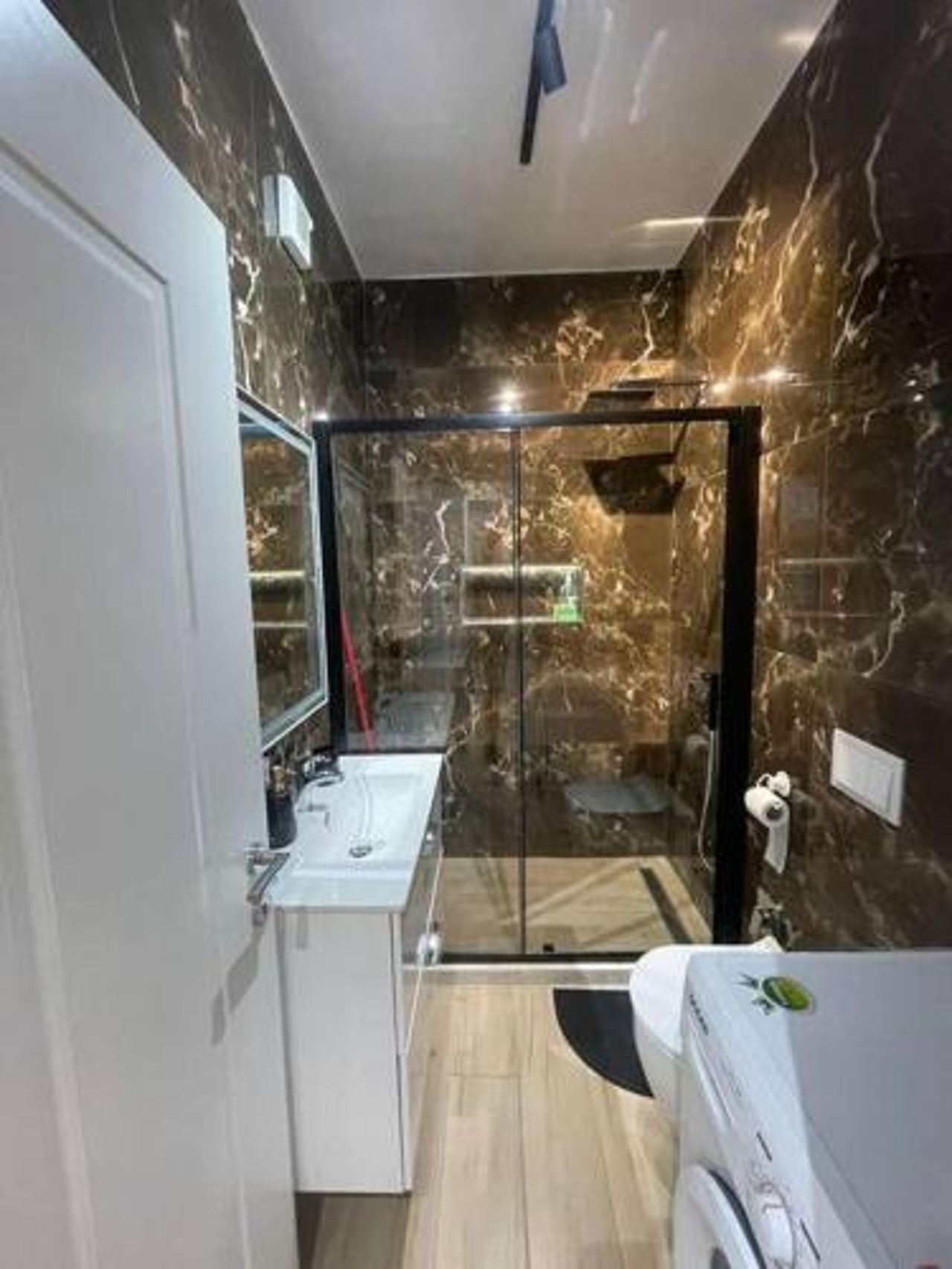Prime location & Classy flat