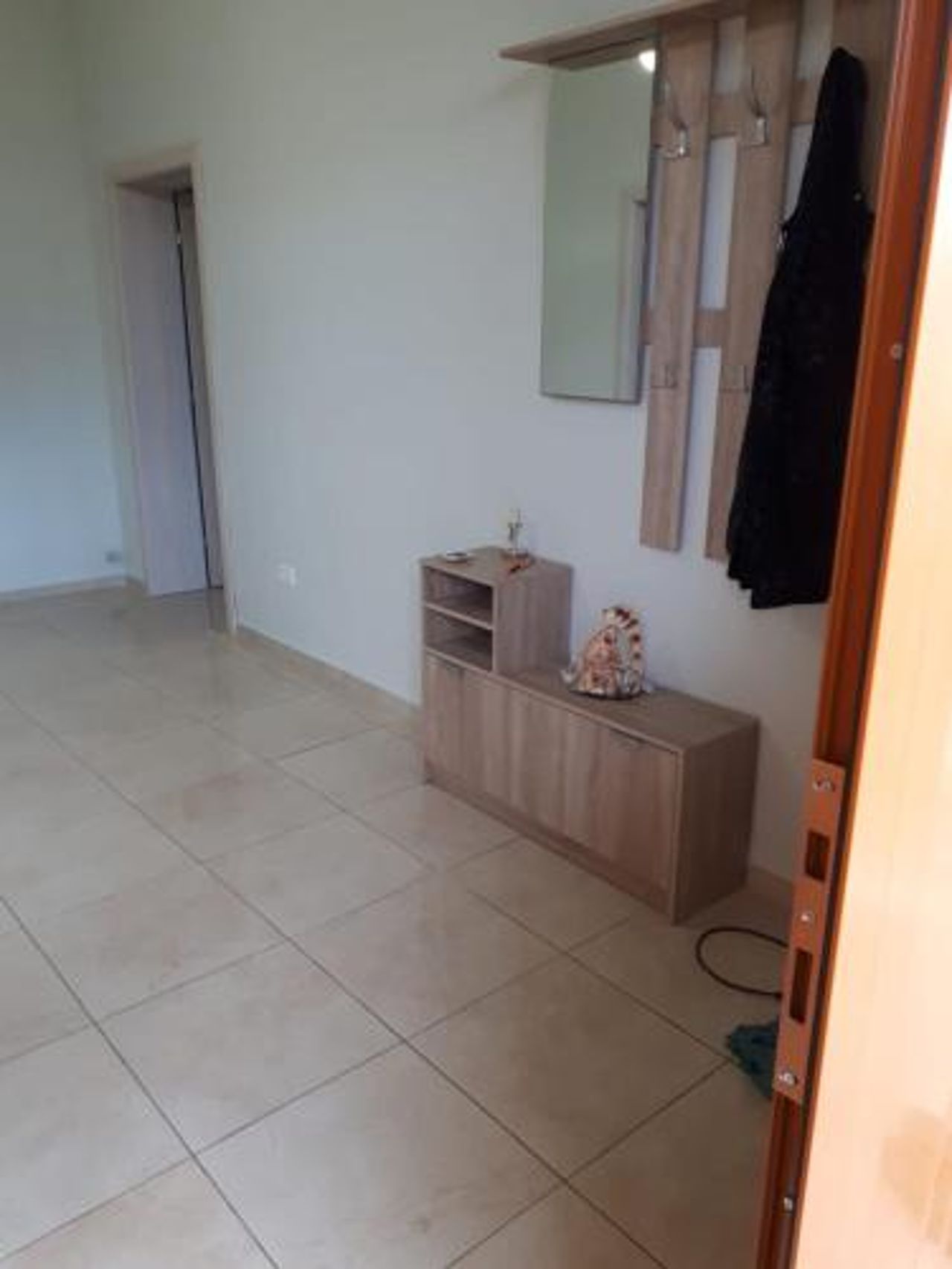 private house second floor 180 meters tarraca 180 meters with view 2 bedrooms, one double bedroom, separate kitchen, large large corridor, living room, banjo with balcony, closet and etjj.