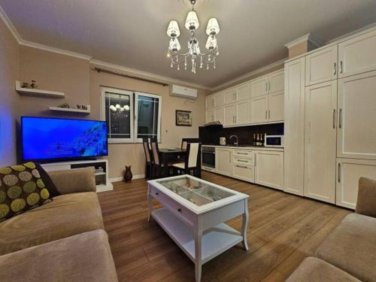 Central Apartment with balcony 2