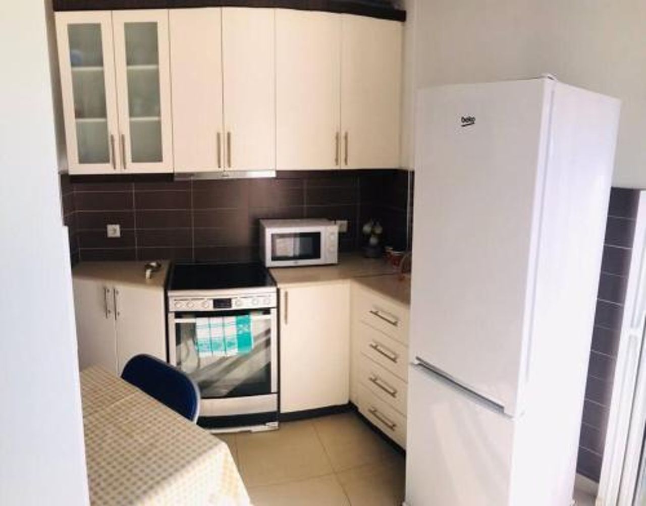 Modern apartment close to the beach,port & centre