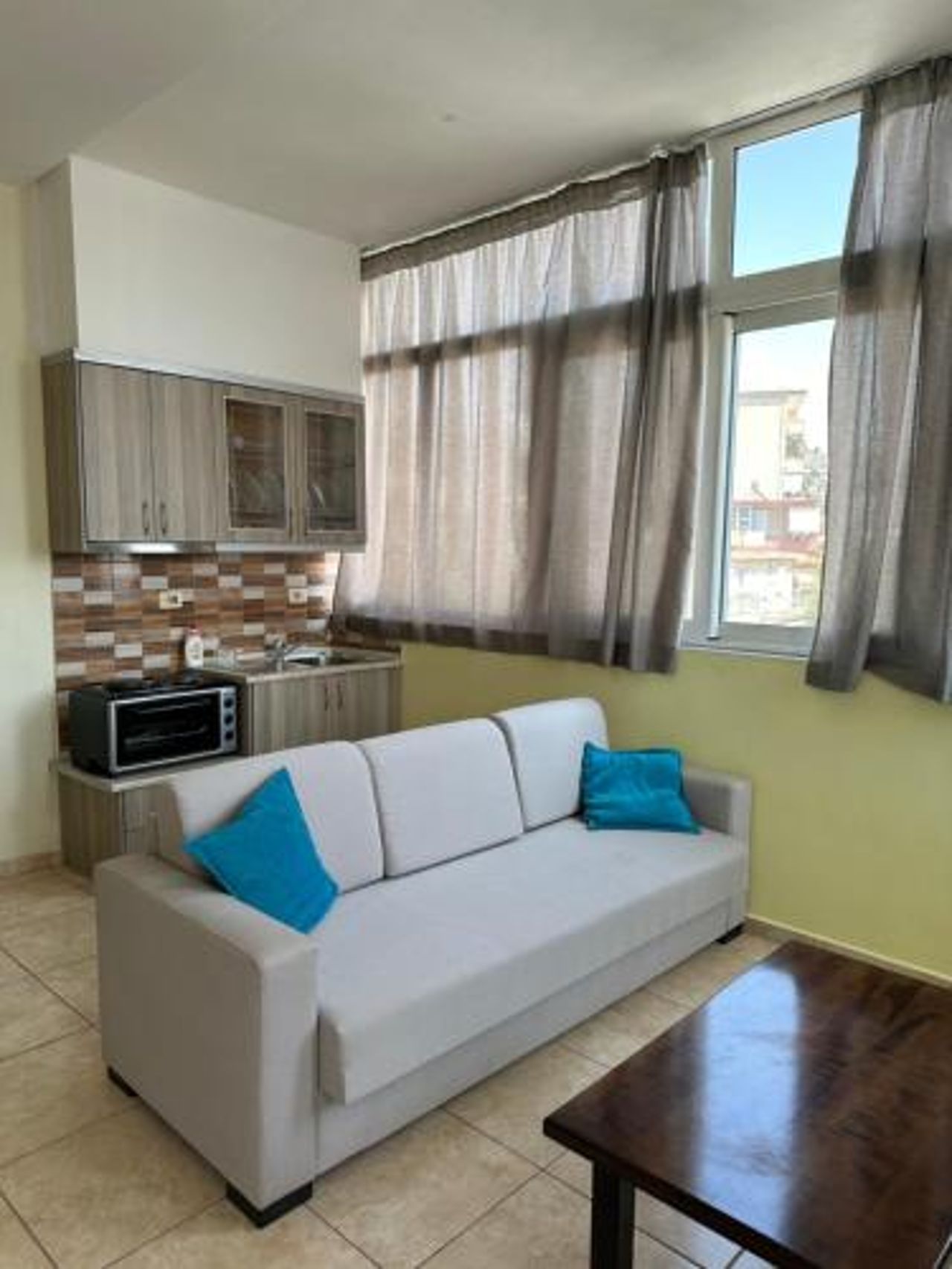 Sarande Entire bright & spacious Flat