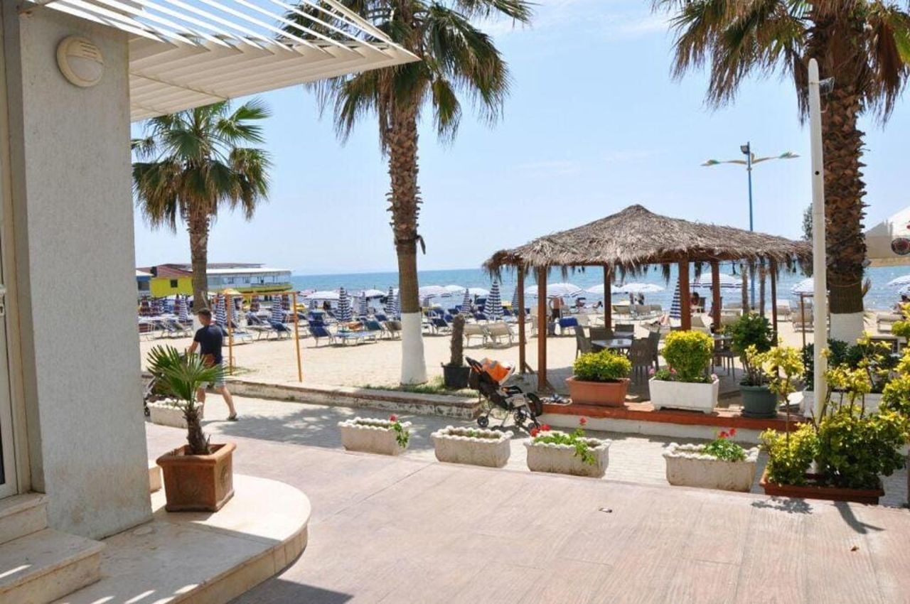 Durres Strand direkt am Meer