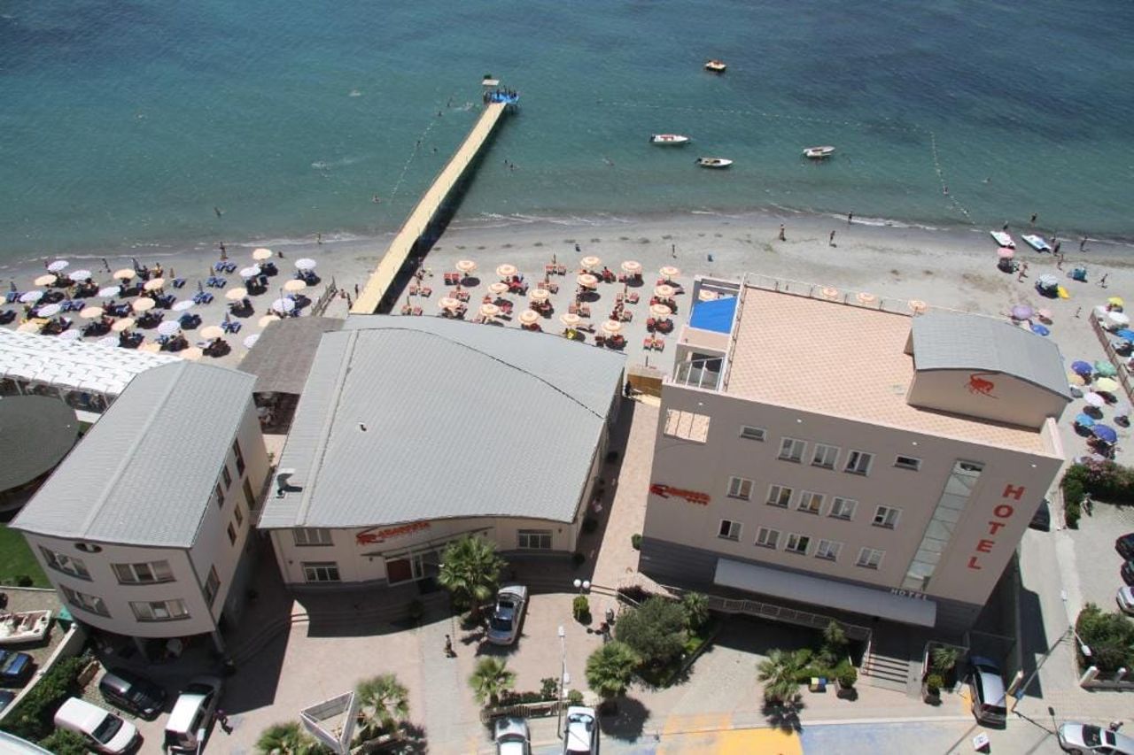 Aragosta Hotel & Restaurant