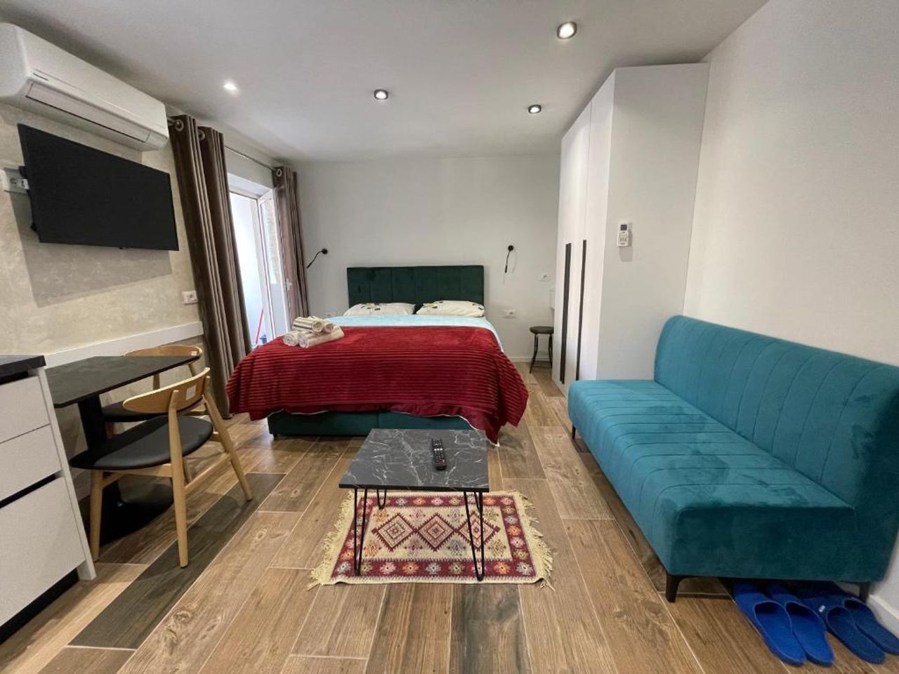 Le Petit Central Apartments
