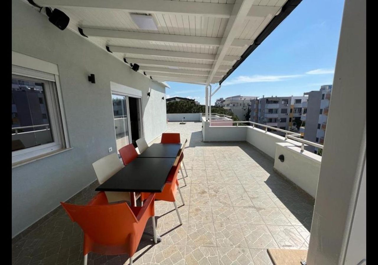Deluxe 2 Bedroom Penthouse Golem – Mali i Robit