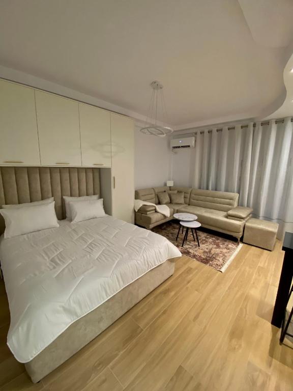 Cozy newly Condo Heart of Tirane