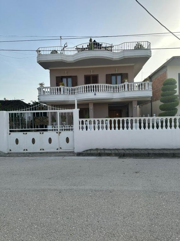Villa Mile